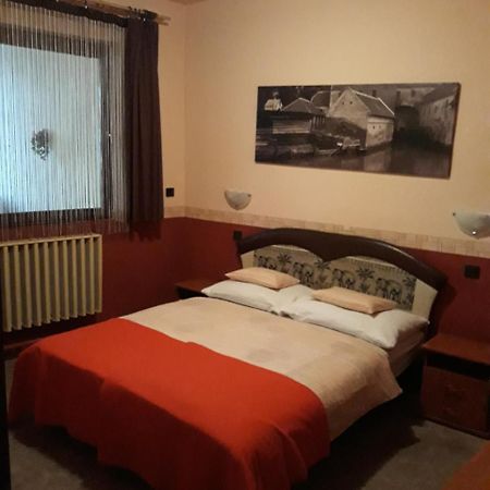 Fonix Panzio Hotel Pápa Esterno foto