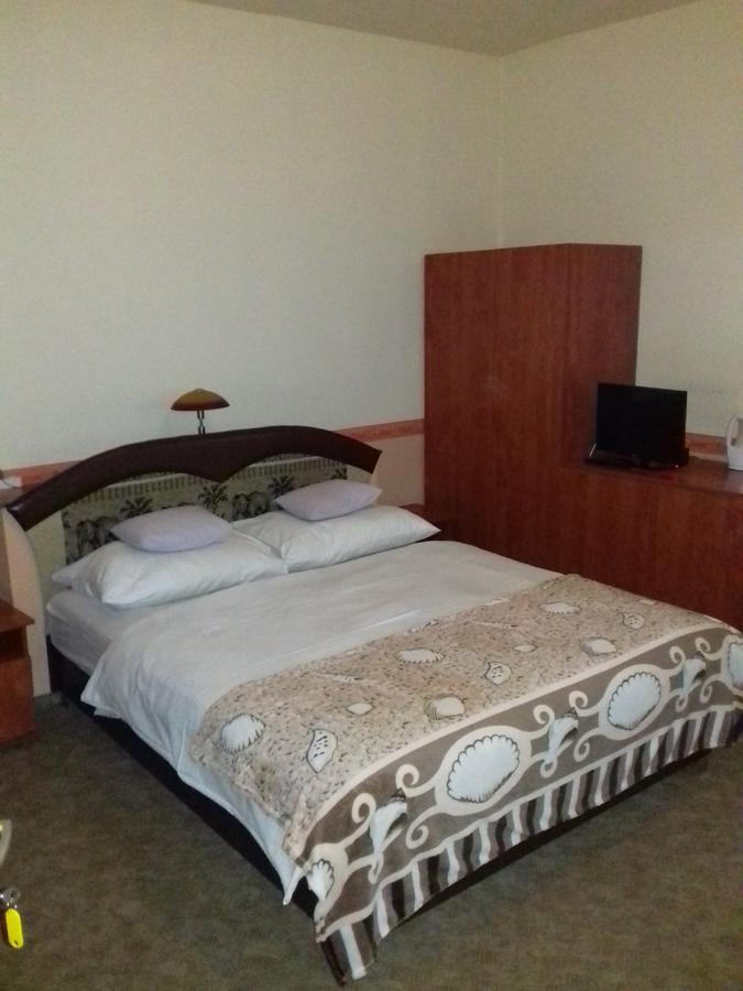 Fonix Panzio Hotel Pápa Esterno foto